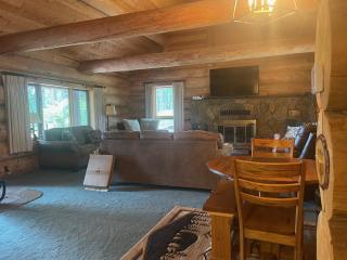Living Well Lodge with Panoramic Views - 9