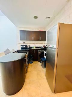 A Studio Apartment with All Essential Amenities - Dubaï - 1