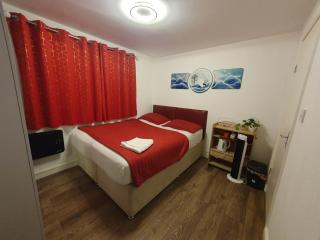 AMH Hotel - Greenford Station - 5