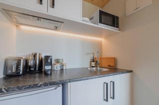 Benmore Hideaway Cozy Room with Mini Kitchenette - 7