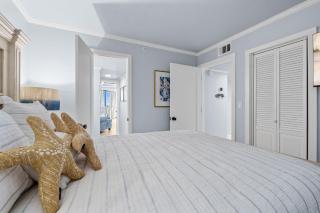 Renovated Penthouse! Free Beach Chairs Included - 4