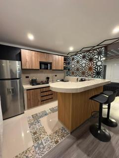 Suite Moderna y atrevida, Encadenados - 6