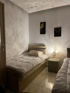 Luxury 2 Bed Studio Quiet Stay in Egypt - 6