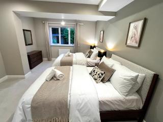 Luxury 8- bed Mansion in Prestigious Alderley Edge - 5