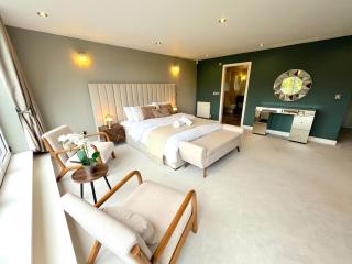 Luxury 8- bed Mansion in Prestigious Alderley Edge - 3