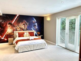 Luxury 8- bed Mansion in Prestigious Alderley Edge - 2