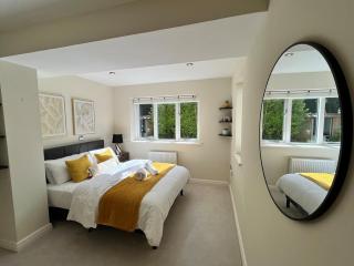 Luxury 8- bed Mansion in Prestigious Alderley Edge - 1