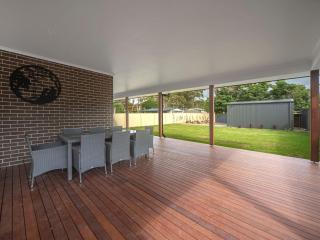 Catch & Relax - Pet Friendly - 4 Mins Walk to Beach - 9