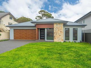 Catch & Relax - Pet Friendly - 4 Mins Walk to Beach - 8