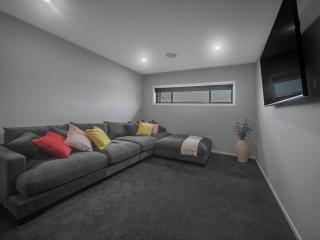 Catch & Relax - Pet Friendly - 4 Mins Walk to Beach - 5