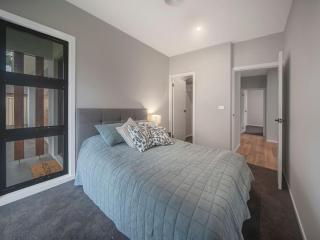 Catch & Relax - Pet Friendly - 4 Mins Walk to Beach - 3