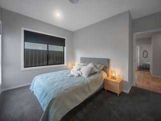 Catch & Relax - Pet Friendly - 4 Mins Walk to Beach - 2