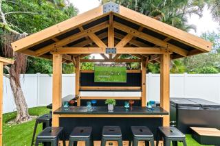 Pickleball, Heated Pool, Cold Plunge, Sauna,bar! - 3