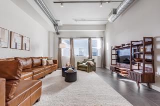 Downtown Escape - 2BR w Skyline Views & Hot Tub - 9