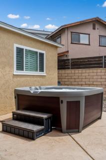 Travelers Dream Home SDSU Hot Tub Pool Table - 7