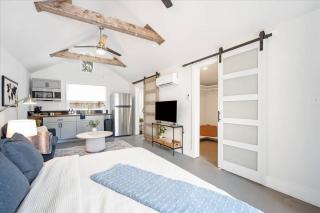Luxe King Studio Near AMI! Beach Gear & Fast WiFi - 9