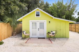 Luxe King Studio Near AMI! Beach Gear & Fast WiFi - 5