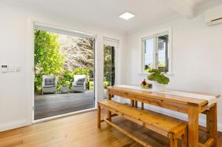 Leafy Wadestown Retreat Near CBD, Stadium, Ferry and Free Double Garage - 2
