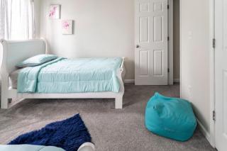 Stylish Haven near the Airport - 4