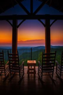 Spacious Cabin -View, Pool Table, Arcade & Hot Tub - 2