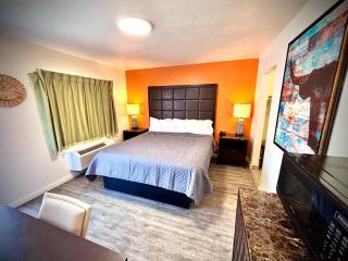 The Crest Motel - 5