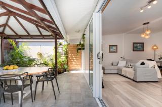 Tiaki Guesthouse Apartment - 5min drive to beach & Shops ! 1BDR APT with pool - 1