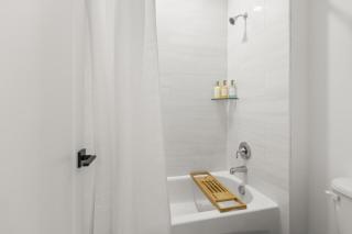 NEW! Columbus Cove - Newly Built, Luxurious Home in Heart of Tampa - 3
