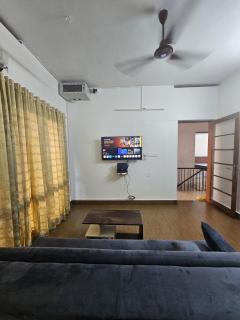 Spacious 3BHK Home , Sleeps 8 ,AC, Wi-Fi & Parking - 9
