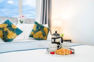 Monmouth House Aylesbury Premier Quality Accommodation For Larger Families Contractors And Professionals Sleeps Up to 6 Guests - 2