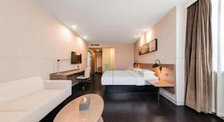 Jinjiang Inn Select Hohhot Chengjisihan Square Metro Station - 1