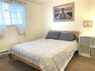 Contemporary, marine 2bd/1ba Apartment C in Kent - 5