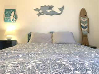 Contemporary, marine 2bd/1ba Apartment C in Kent - 2