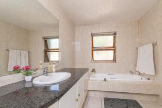 Sandton city 3 bedroom apartment with balcony - 7