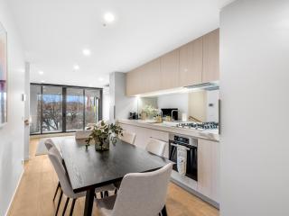 Melbourne Village - 2 Bedroom Loft Apartment with Pool, Gym, Free Parking - 8