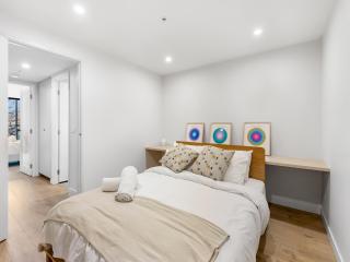 Melbourne Village - 2 Bedroom Loft Apartment with Pool, Gym, Free Parking - 6