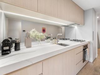 Melbourne Village - 2 Bedroom Loft Apartment with Pool, Gym, Free Parking - 1