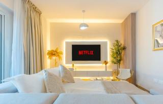 Modern 1-Bed Apartment with Balcony & Free Parking l Near Yas Mall & F1 Yas Island & Sea world - 1