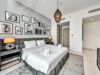 Stylish 2 bedroom - Marina Views - Private Beach - 4