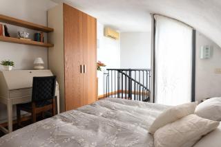 Bright Penthouse with Panoramic Sunlit Terrace - 0