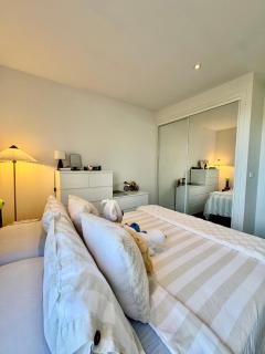 Modern Chadstone Apartment l Walk to Shops - 8