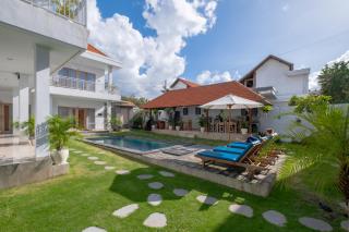 spacious bedroom close to Canggu beach - 8