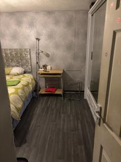 Cosy single, double and king size rooms with shared bathroom - 9