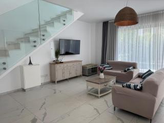Central luxury 3 bedroom villa with pool - 2