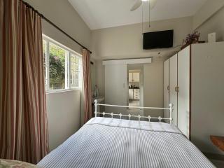 Douglas Cottage - 1