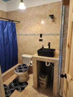 Cozy studio apartment with private parking off street - 8