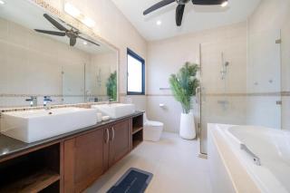 Naiharn Beach 4 Bedroom Villa - 9