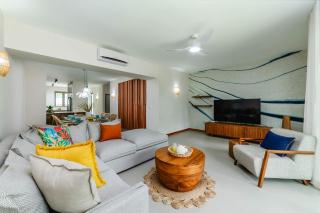 La Residence Sea Horse and Seashell Beachfront Apartment 23 - 3