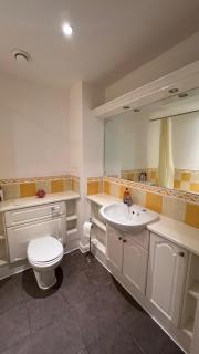 Kensington Olympia 2 bed Cosy Apartment - 6