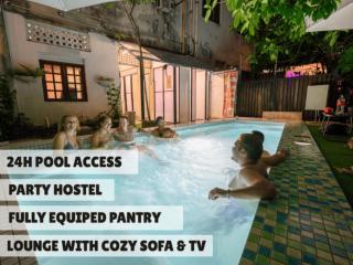 Poolside By Mingle - Party Hostel with Private Pool - 0
