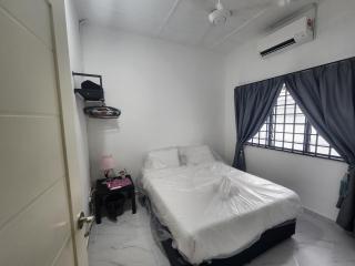 Bukit Indah Homestay - 8